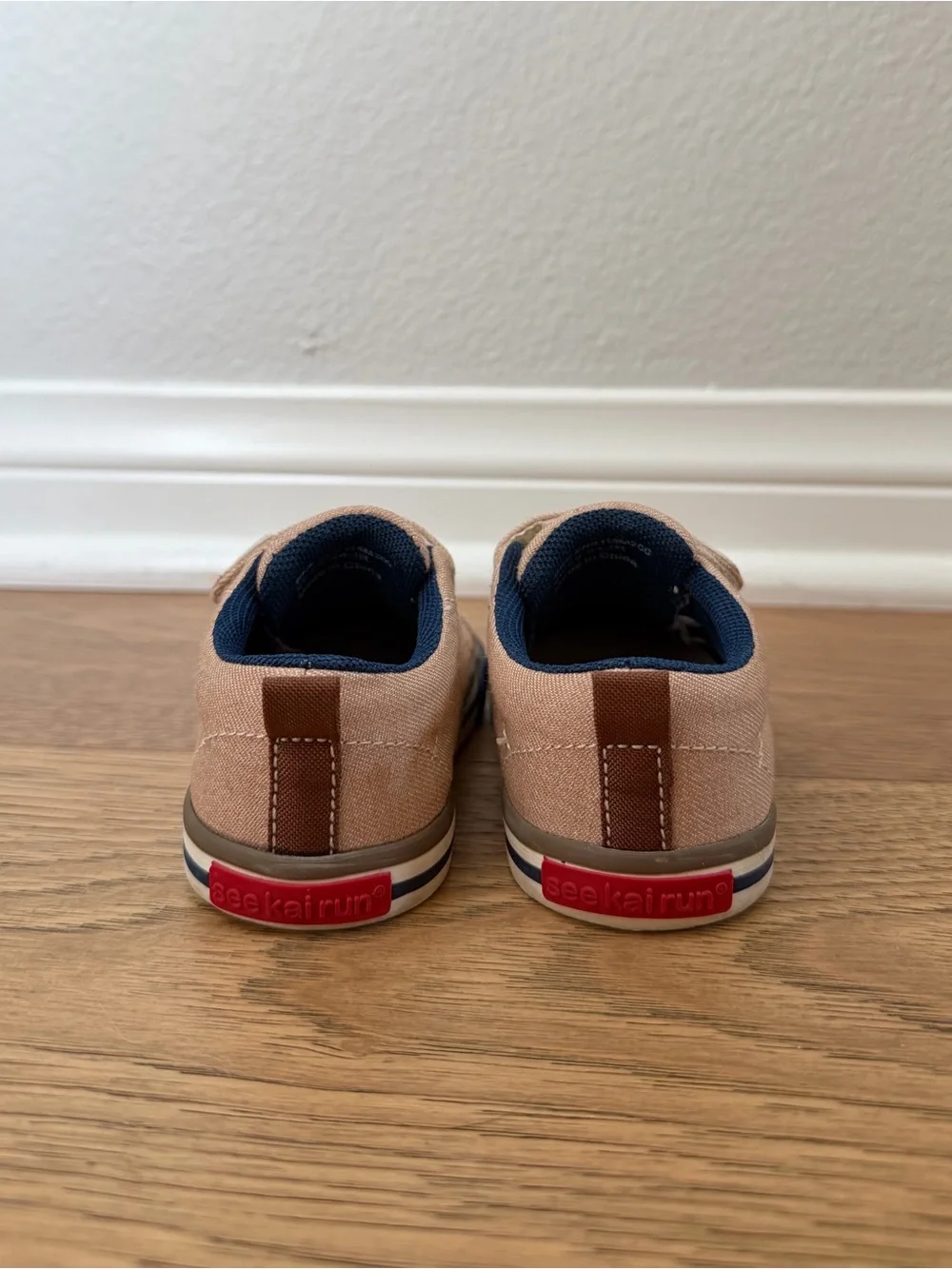 See Kai Run Toddler Size 6 Velcro Sneakers